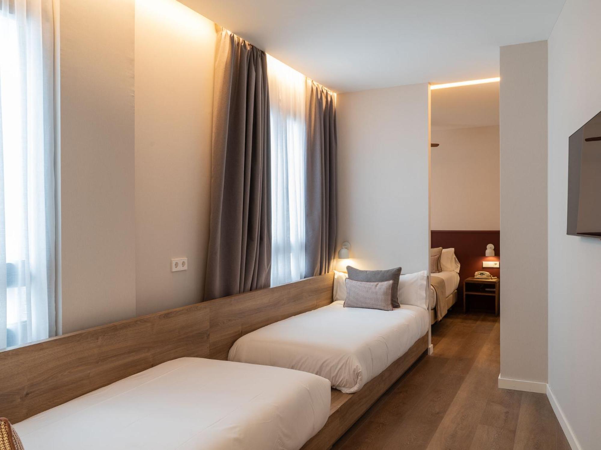 Hotel Well And Come Malaga Room photo