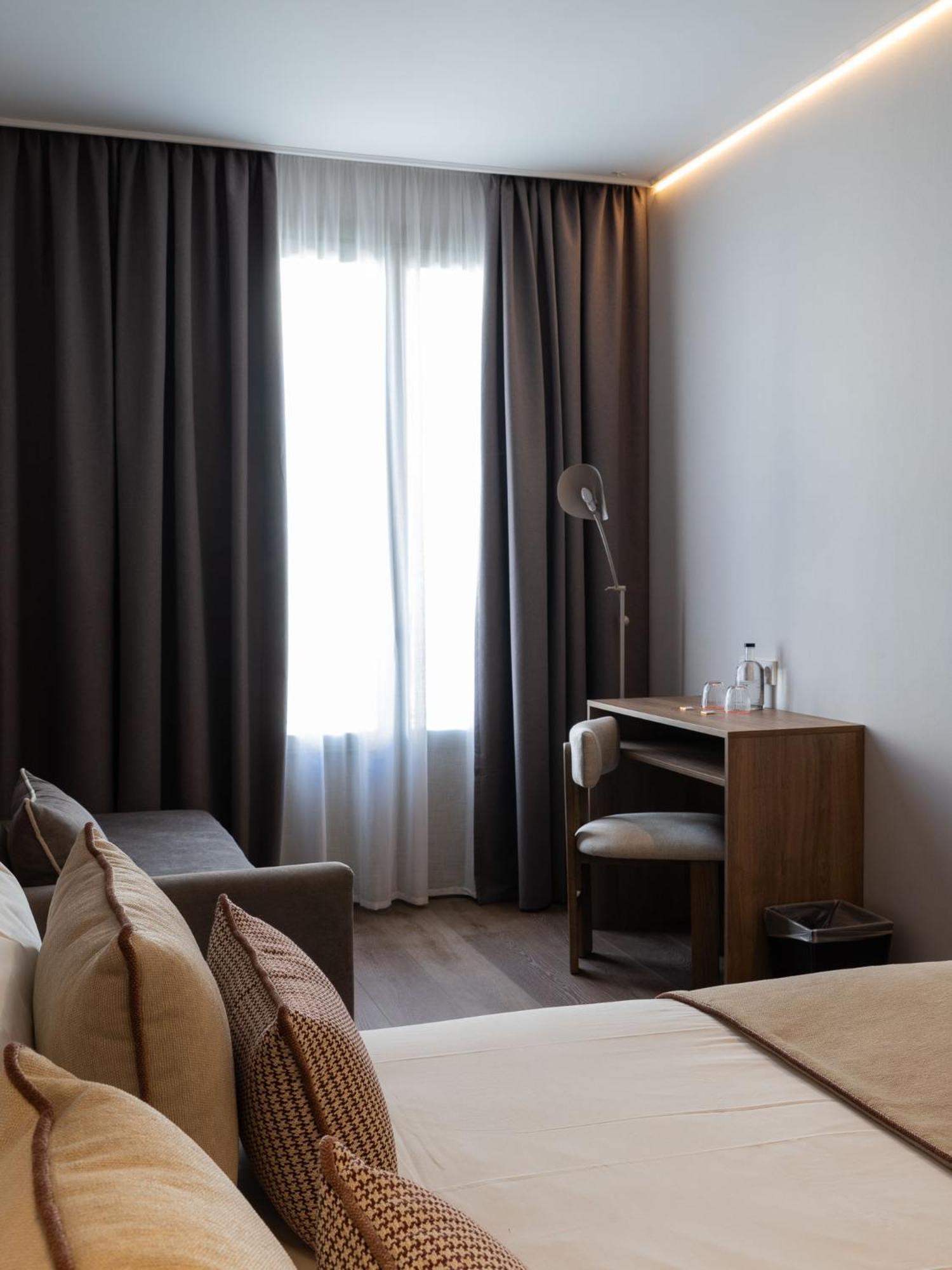Hotel Well And Come Malaga Room photo