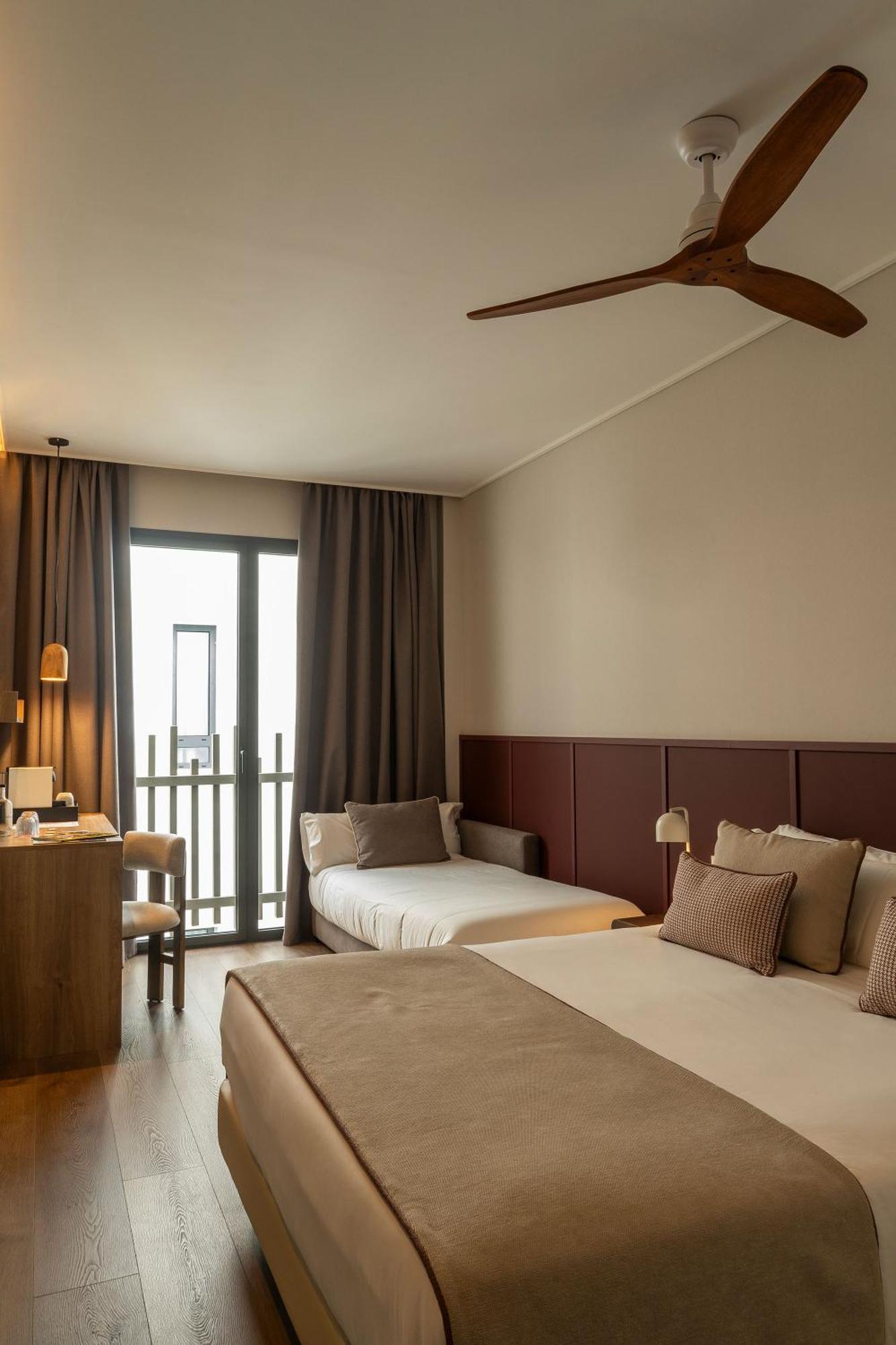Hotel Well And Come Malaga Exterior photo